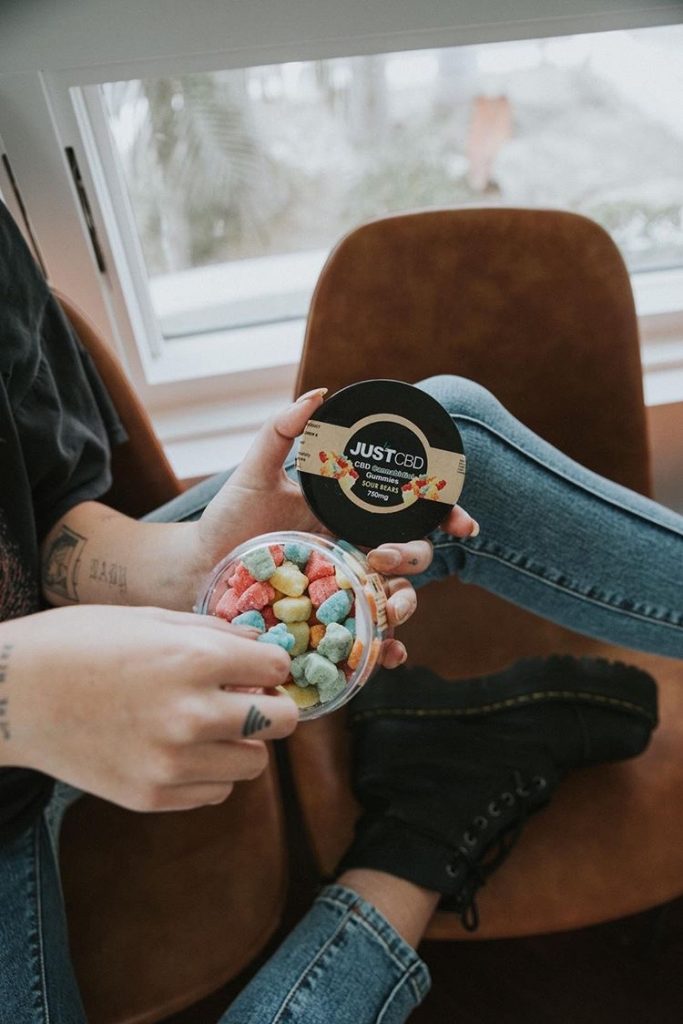 HOW MANY DAYS WILL CBD STAY IN A USER’S BLOOD?